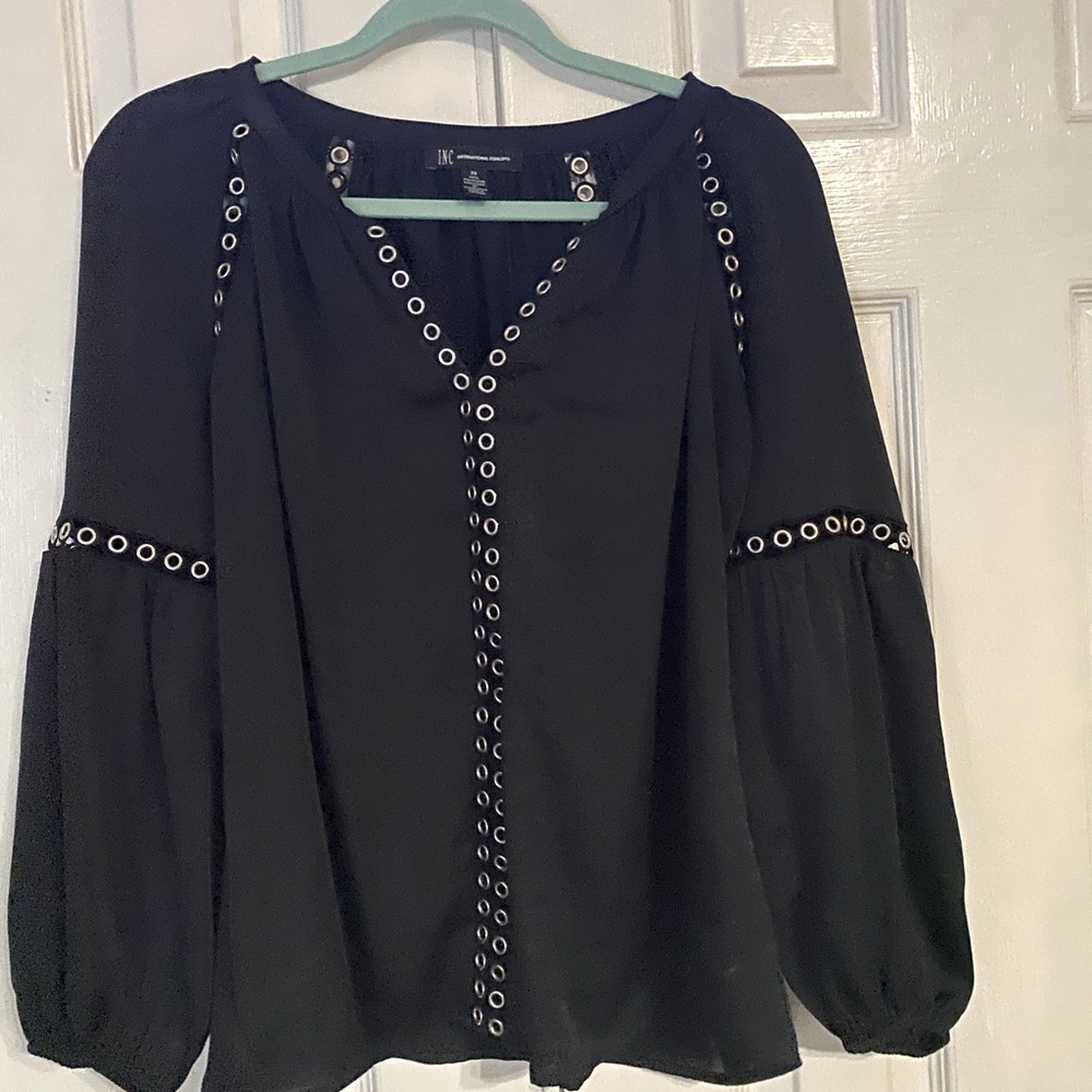 Inc top ❤️MAKE ME AN OFFER❤️